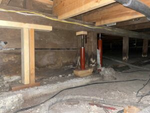 Temporary house jacks- a short term fix for a failing foundation